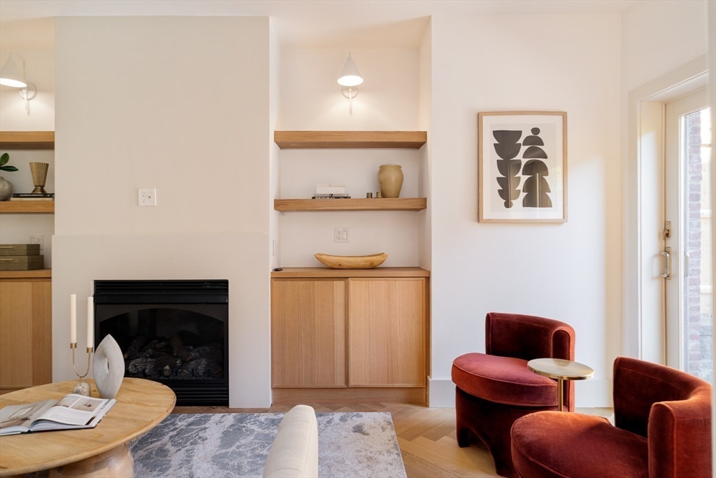 21 Wellington St # 1