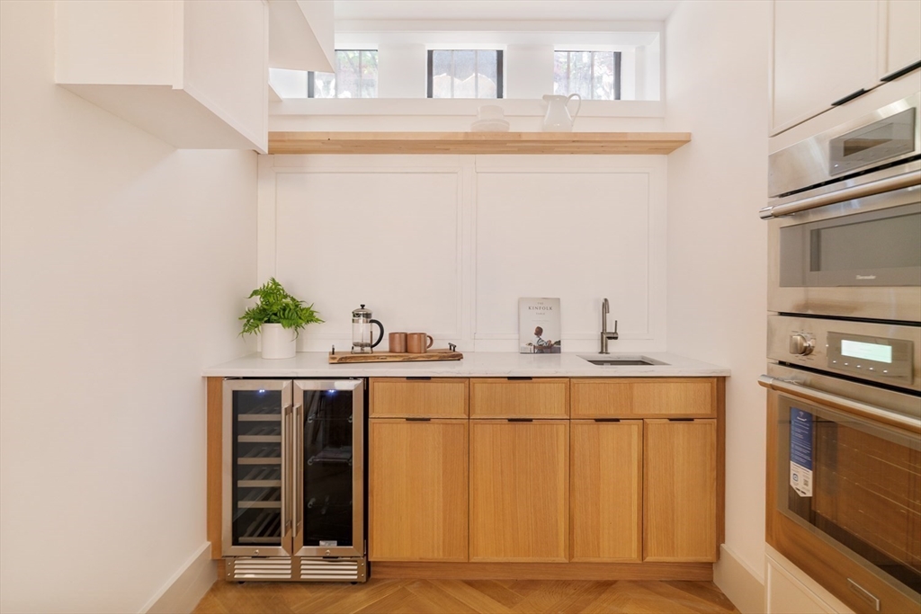 21 Wellington St # 1