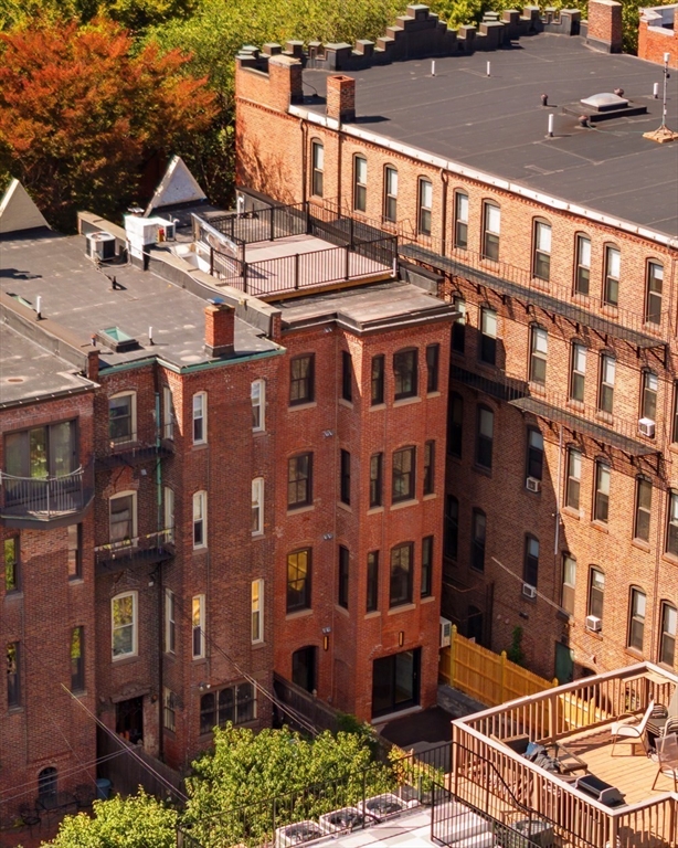 21 Wellington St # 1