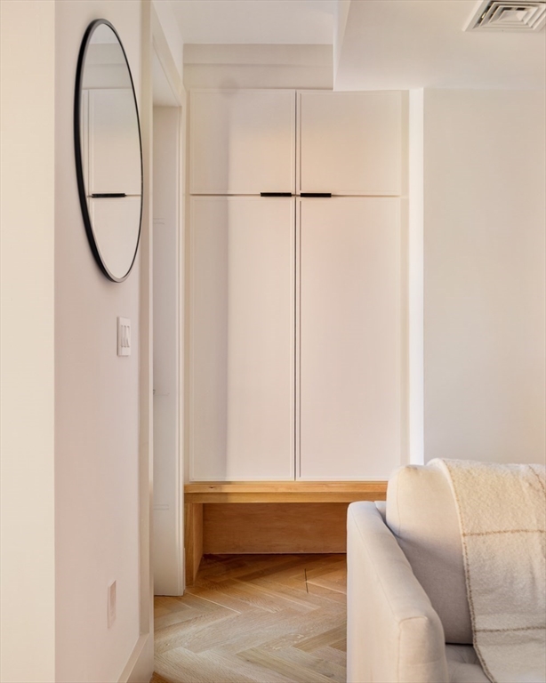 21 Wellington St # 1