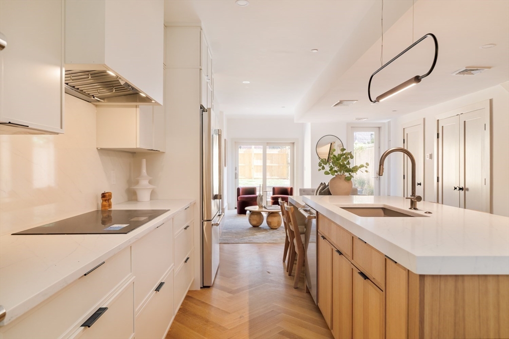 21 Wellington St # 1