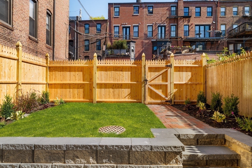 21 Wellington St # 1