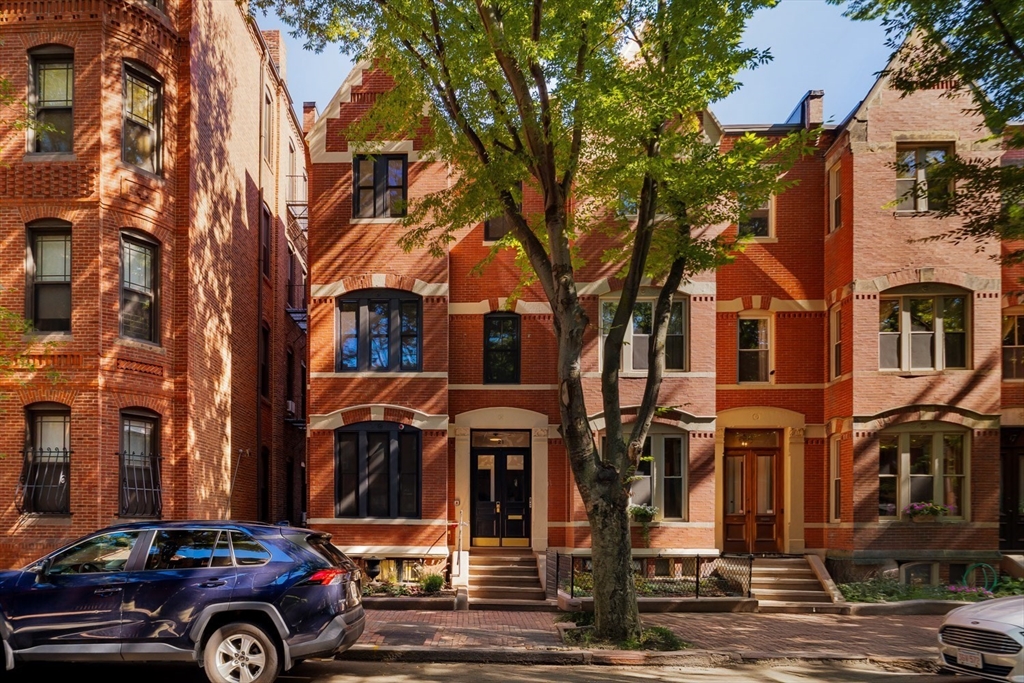 21 Wellington St # 1