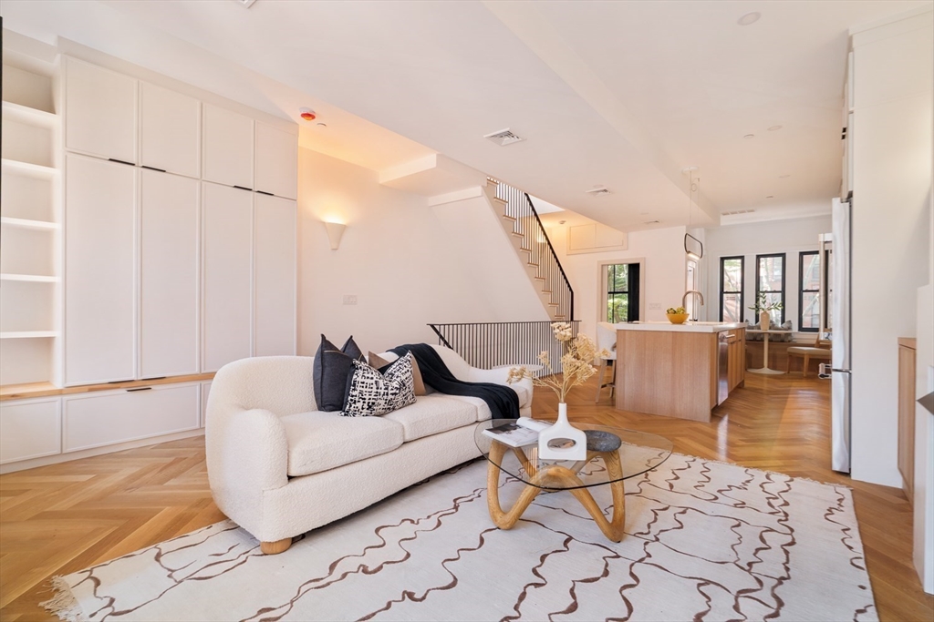 21 Wellington St # 2