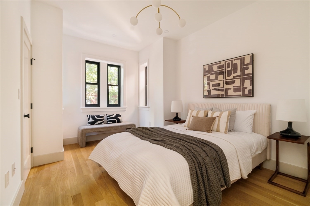 21 Wellington St # 2