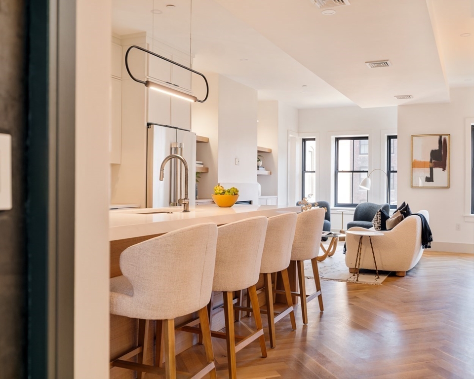 21 Wellington St # 2