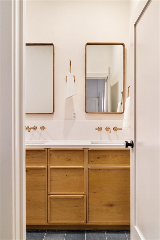 21 Wellington St # 2