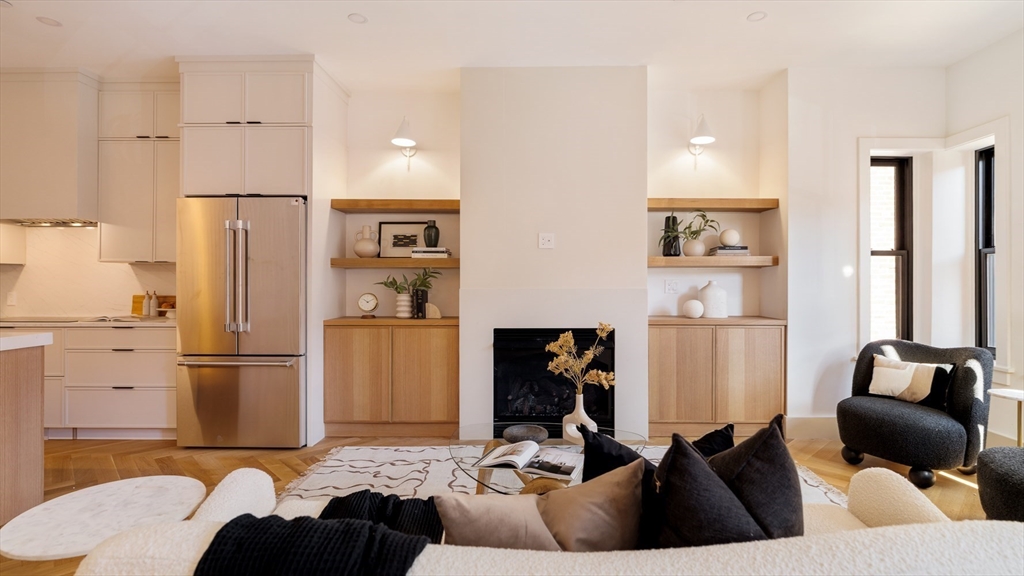 21 Wellington St # 2