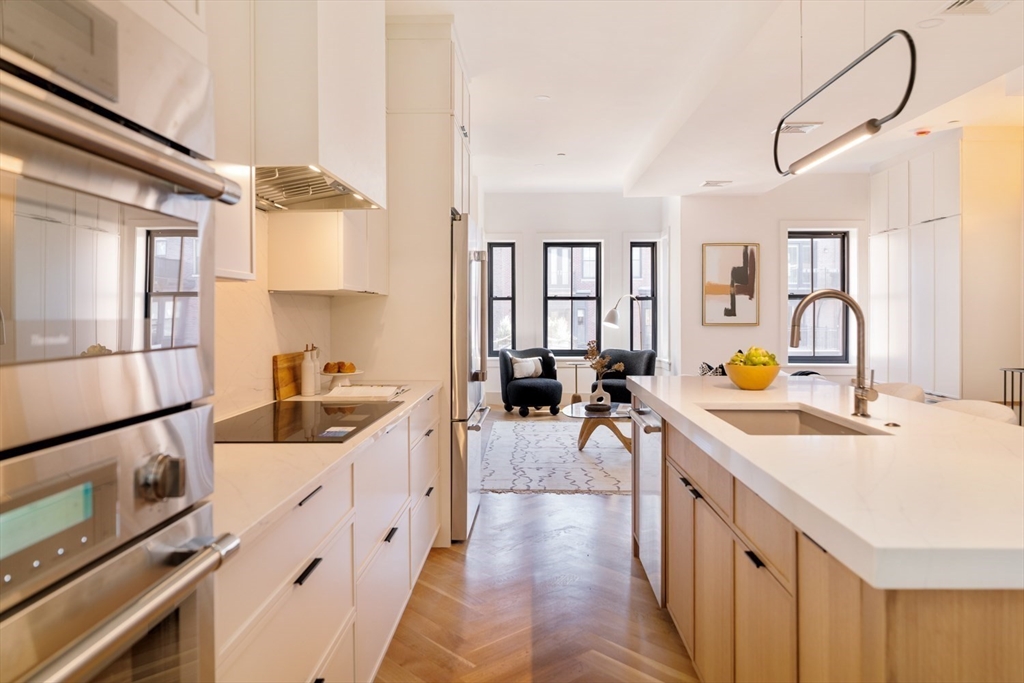 21 Wellington St # 2