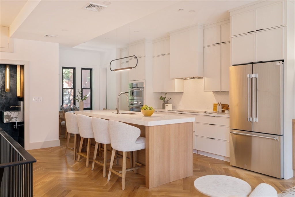 21 Wellington St # 2