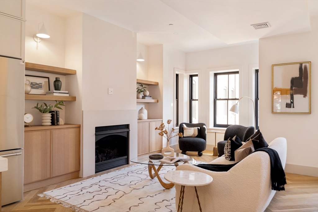 21 Wellington St # 2