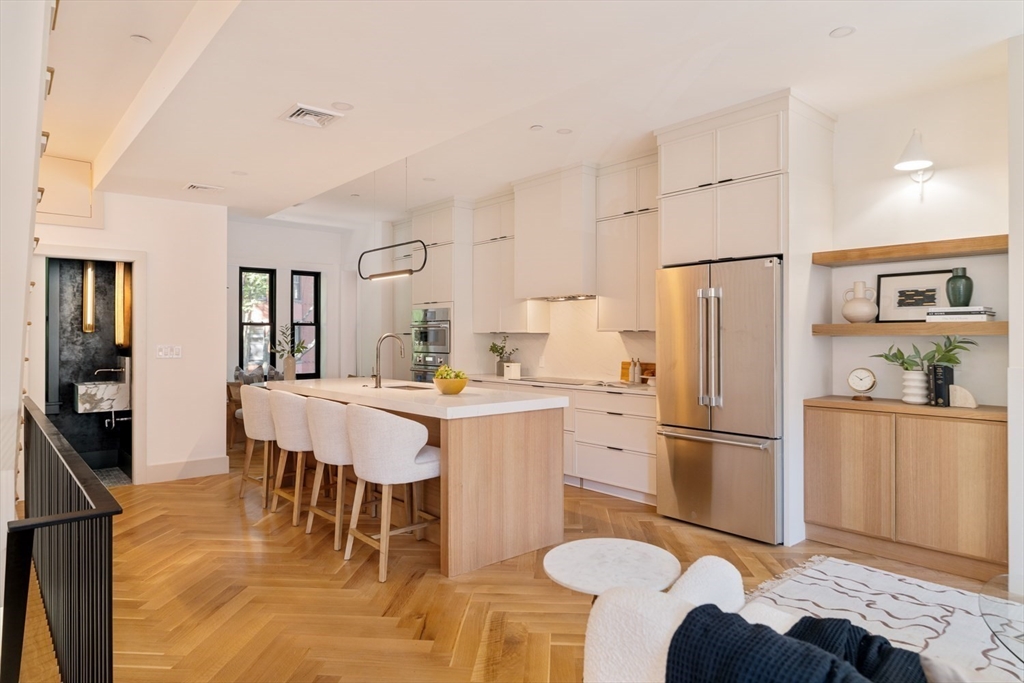 21 Wellington St # 2