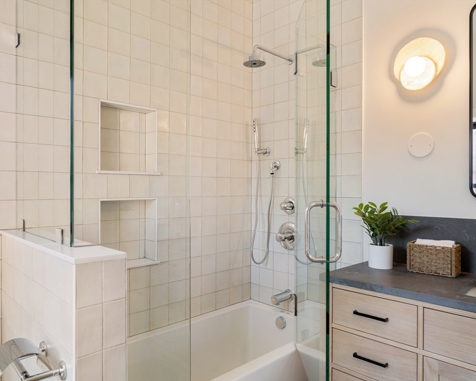 21 Wellington St # 2