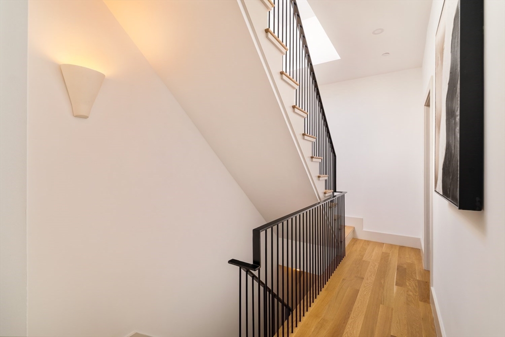 21 Wellington St # 2