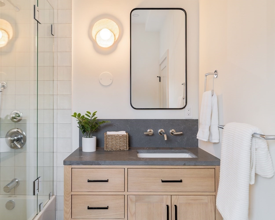 21 Wellington St # 2