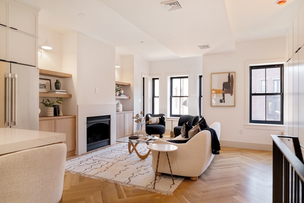 21 Wellington St # 2