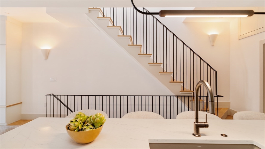 21 Wellington St # 2