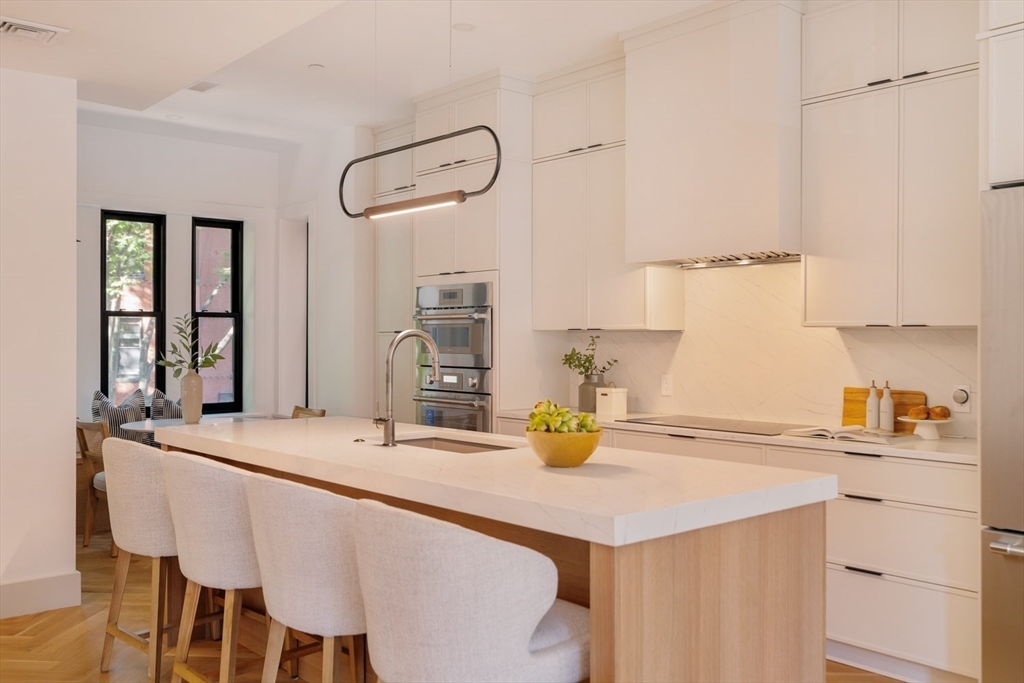 21 Wellington St # 2