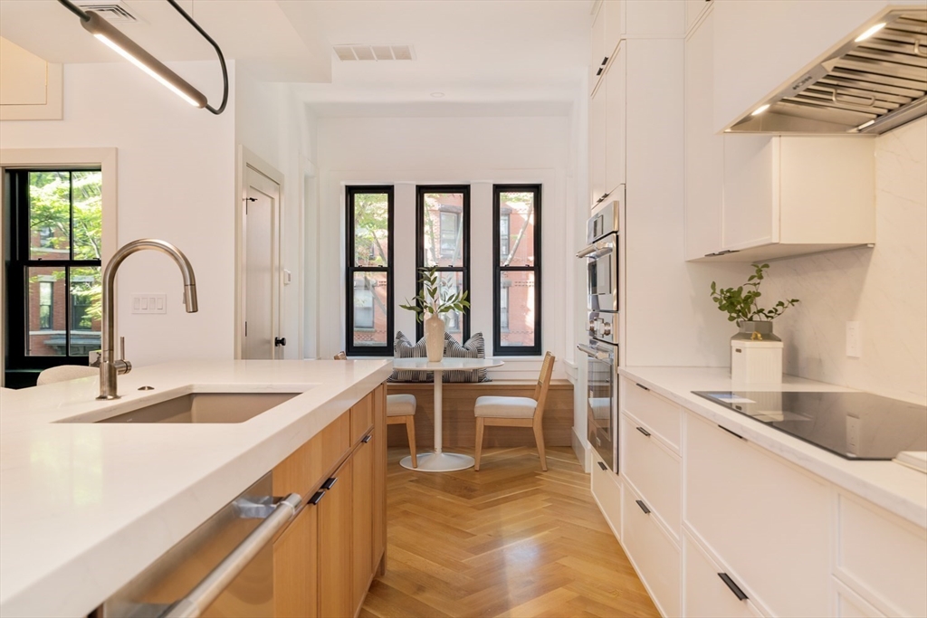 21 Wellington St # 2