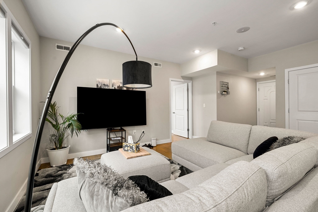 47 Sargent St # 3, Boston Unit: 3