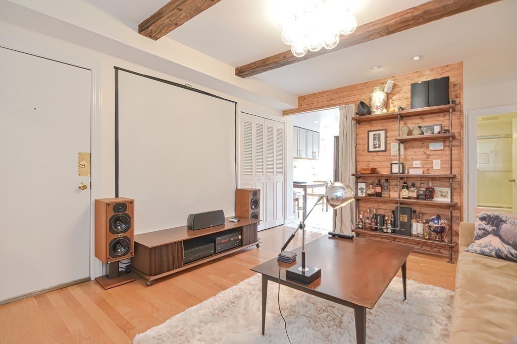 1722 Commonwealth # 1