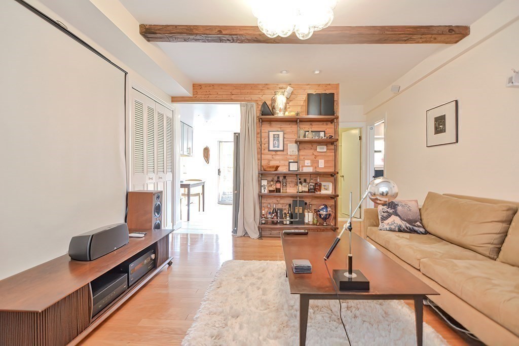 1722 Commonwealth # 1