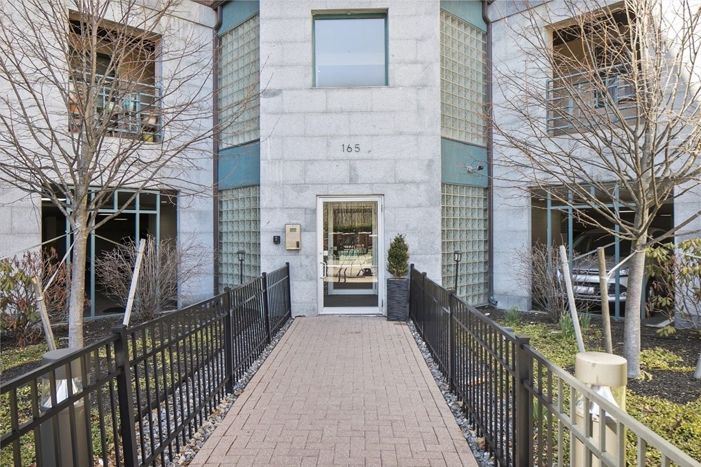 165 Cottage St # 402, Chelsea Unit: 402