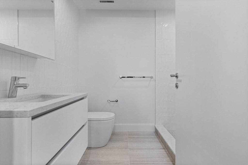 1055 Cambridge St Unit: 301