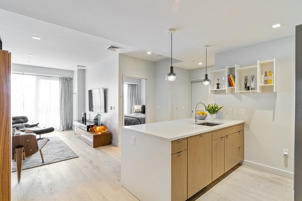375 Canal St # 906