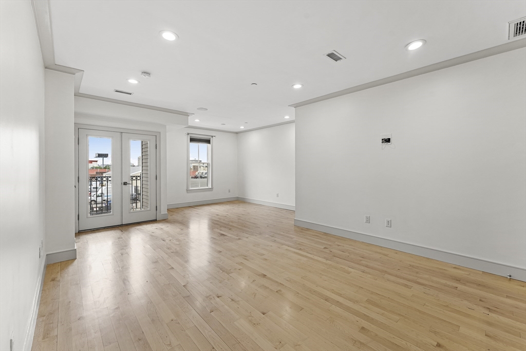 542 Dorchester Ave. # 302