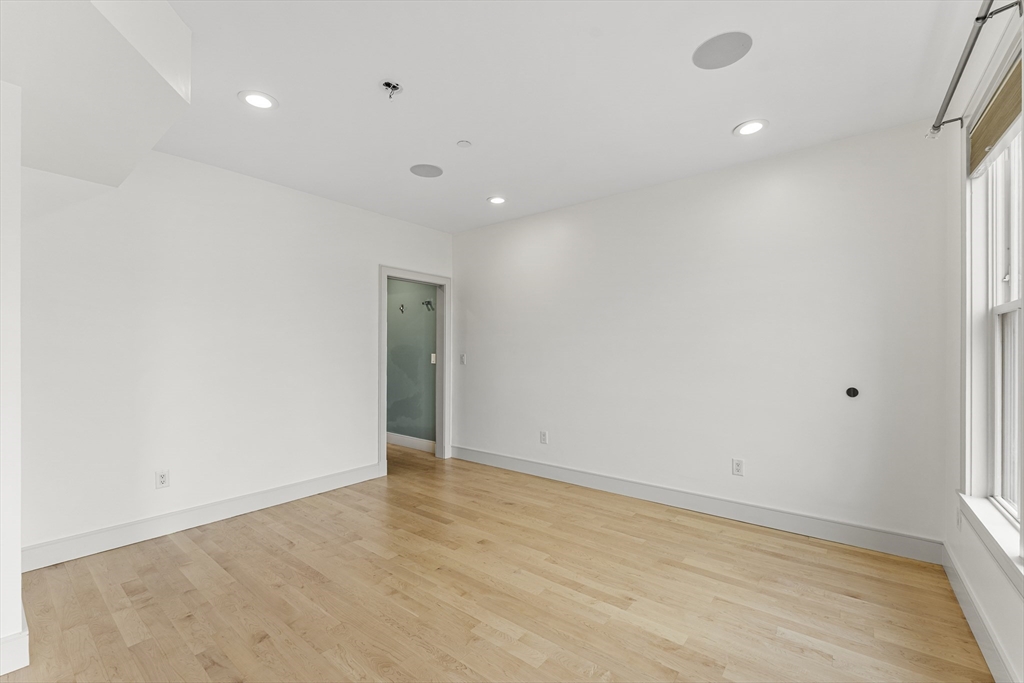 542 Dorchester Ave. # 302
