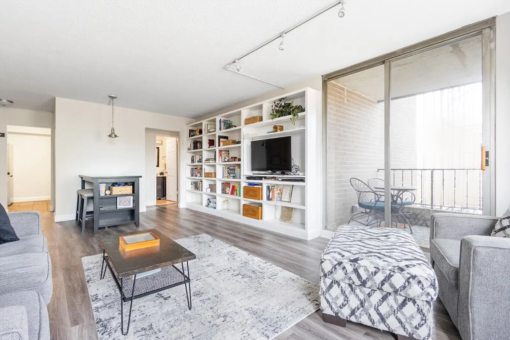 33 Pond Ave # 524