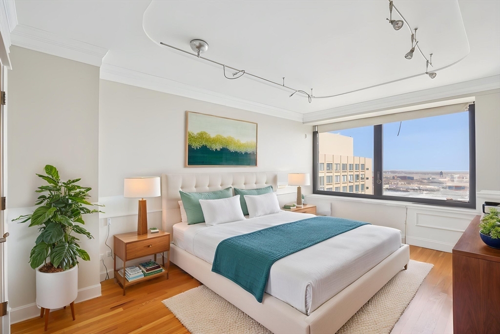 65 East India Row Unit: PHE