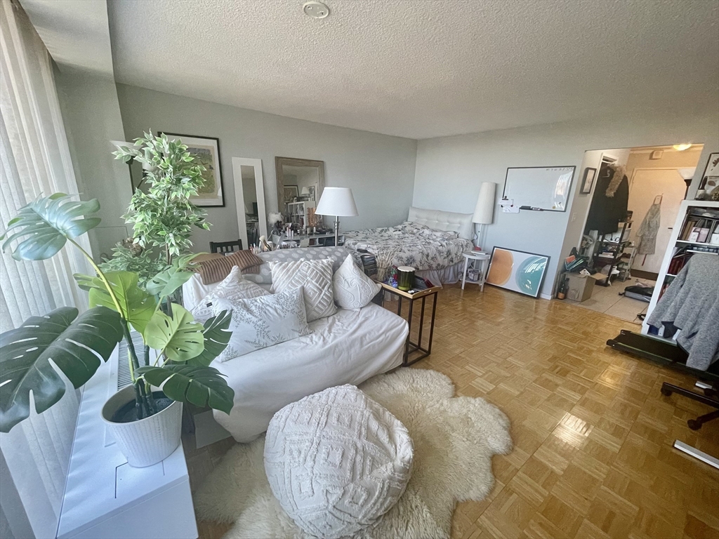 44 Washington # 1009