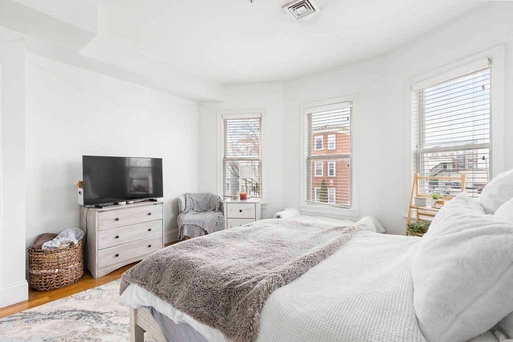 142 Boston St Unit: 3