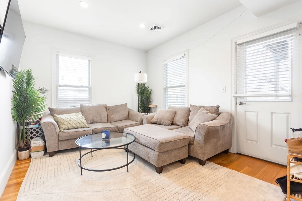 142 Boston St Unit: 3