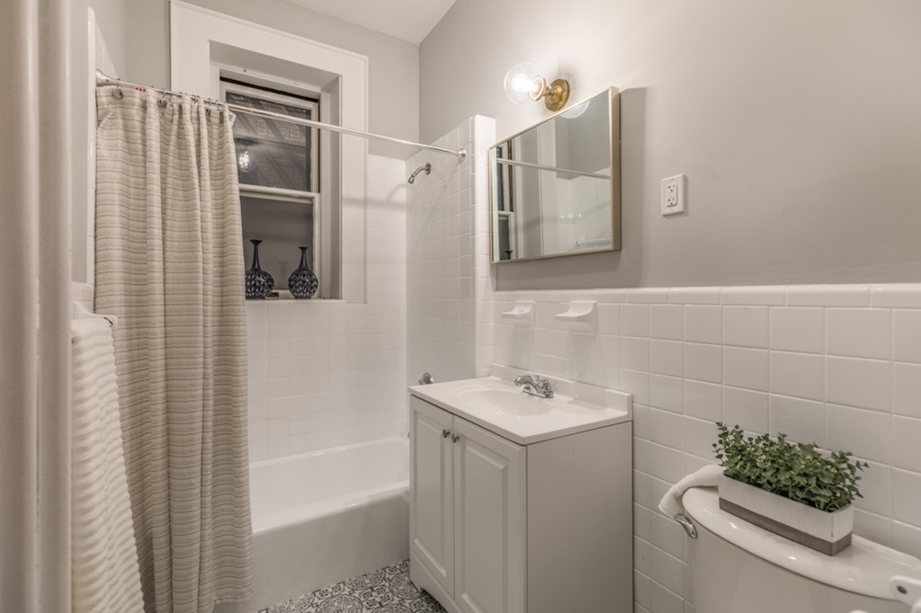 293 Commonwealth Ave. # 1F
