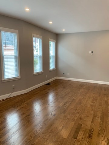 5 1/2 Edward St # 2