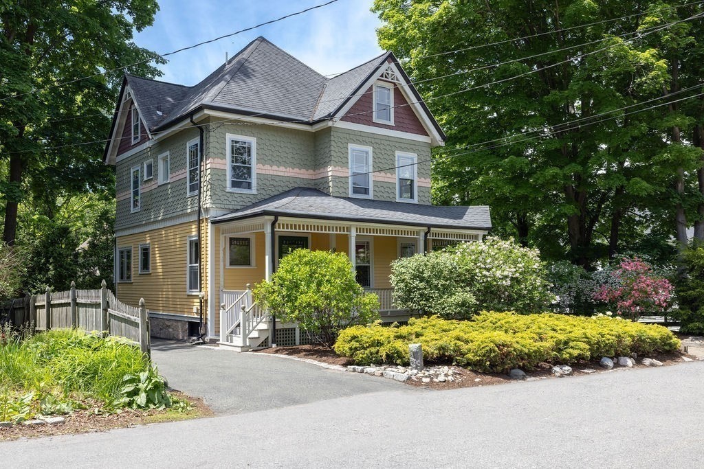 9 Spring Hill Road