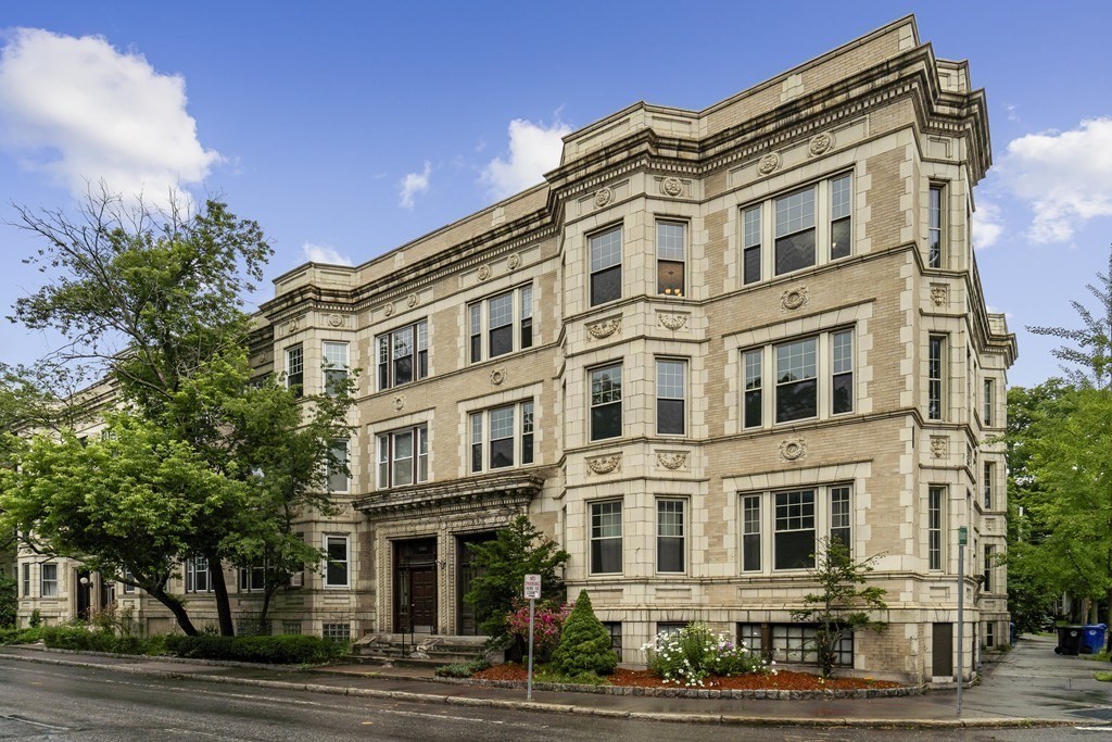 481 Boylston Street # 3
