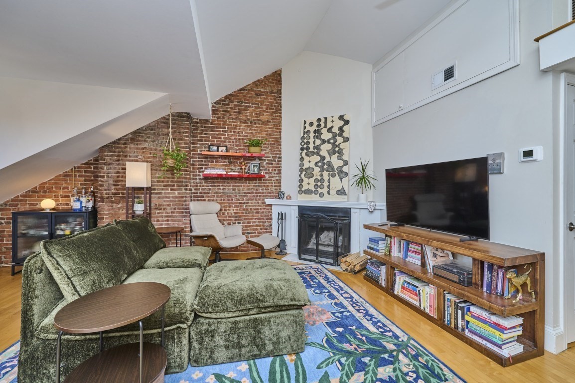 683 Massachusetts Ave. # 5