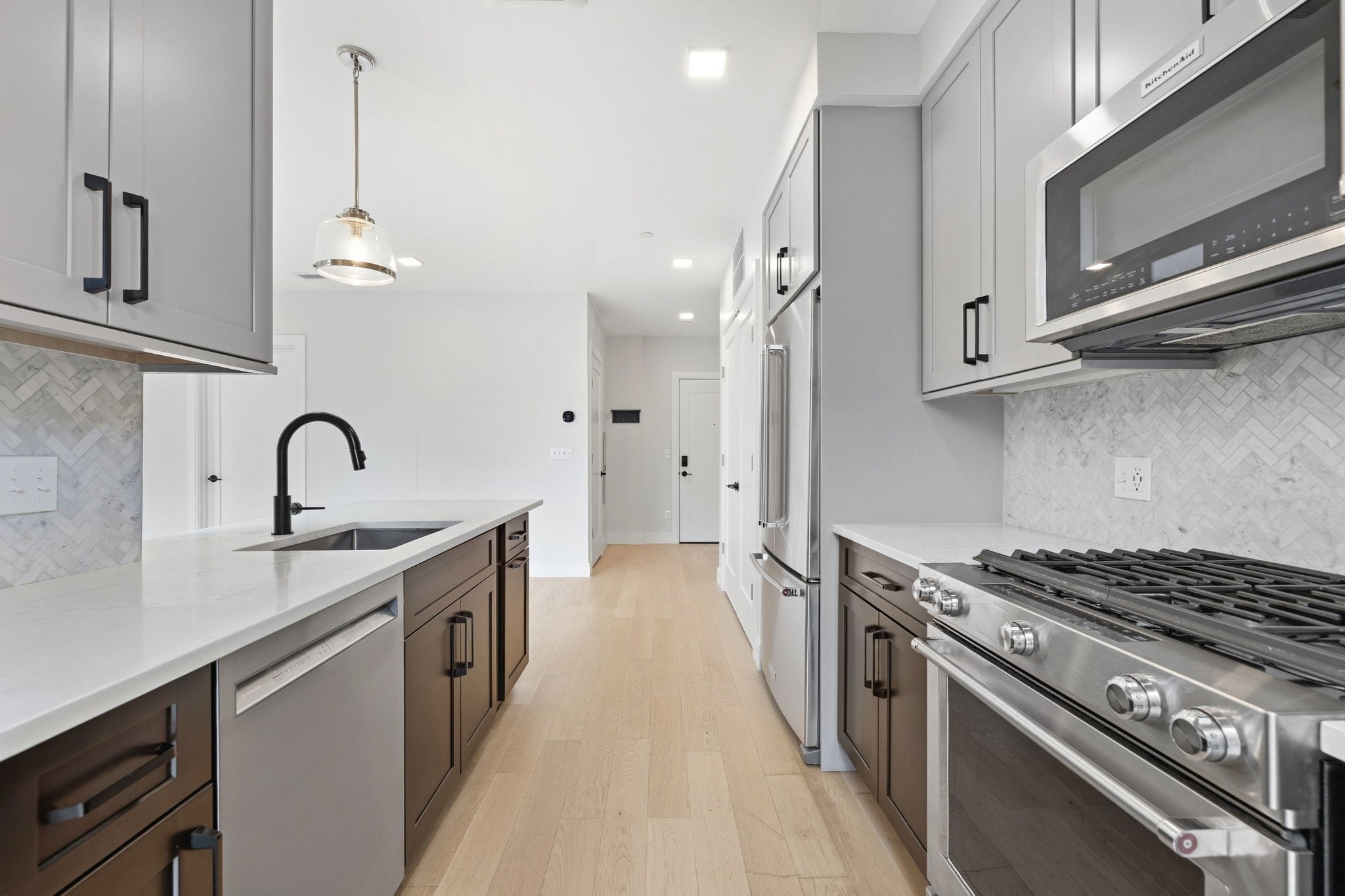 287 Maverick St # U202