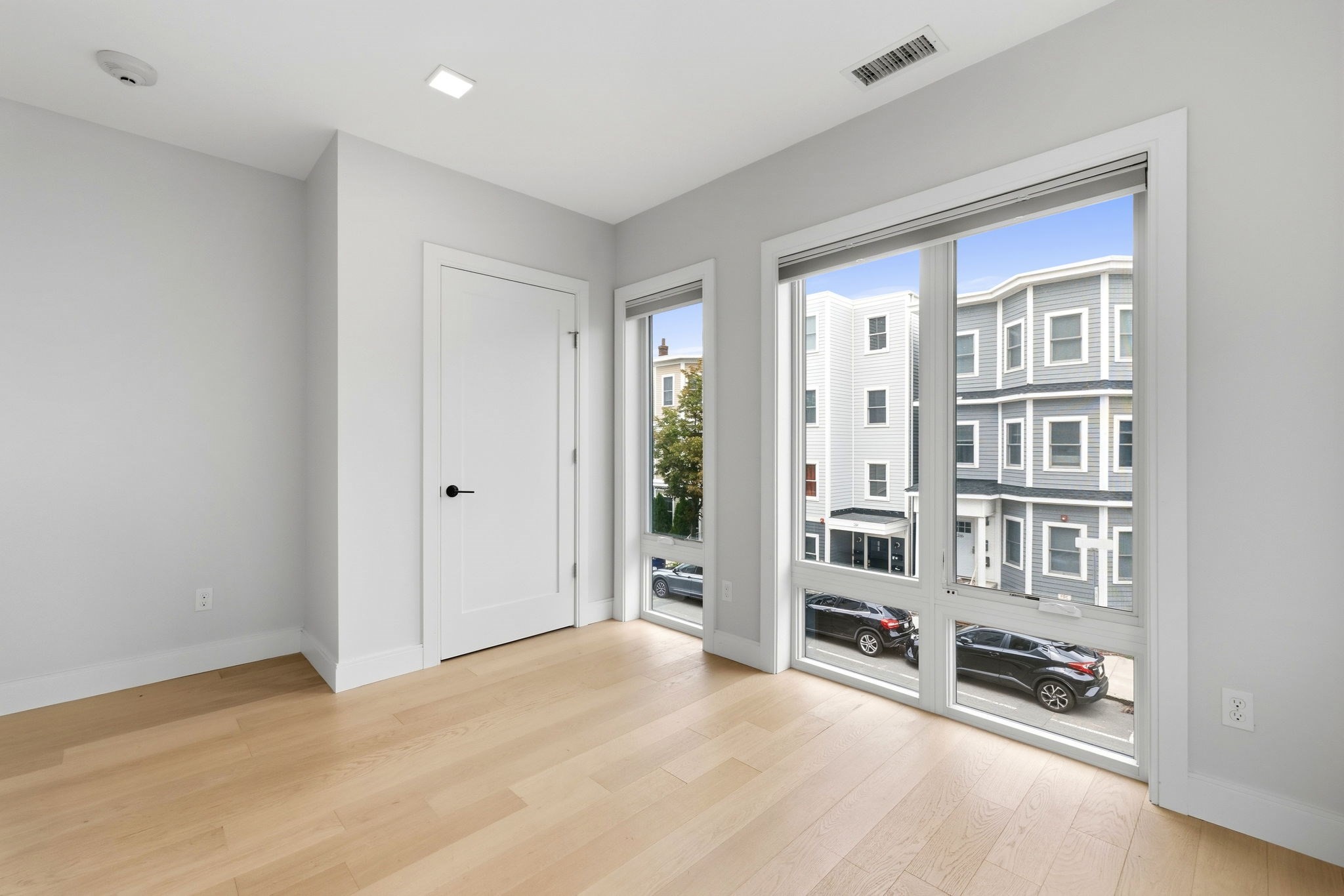 287 Maverick St # U202