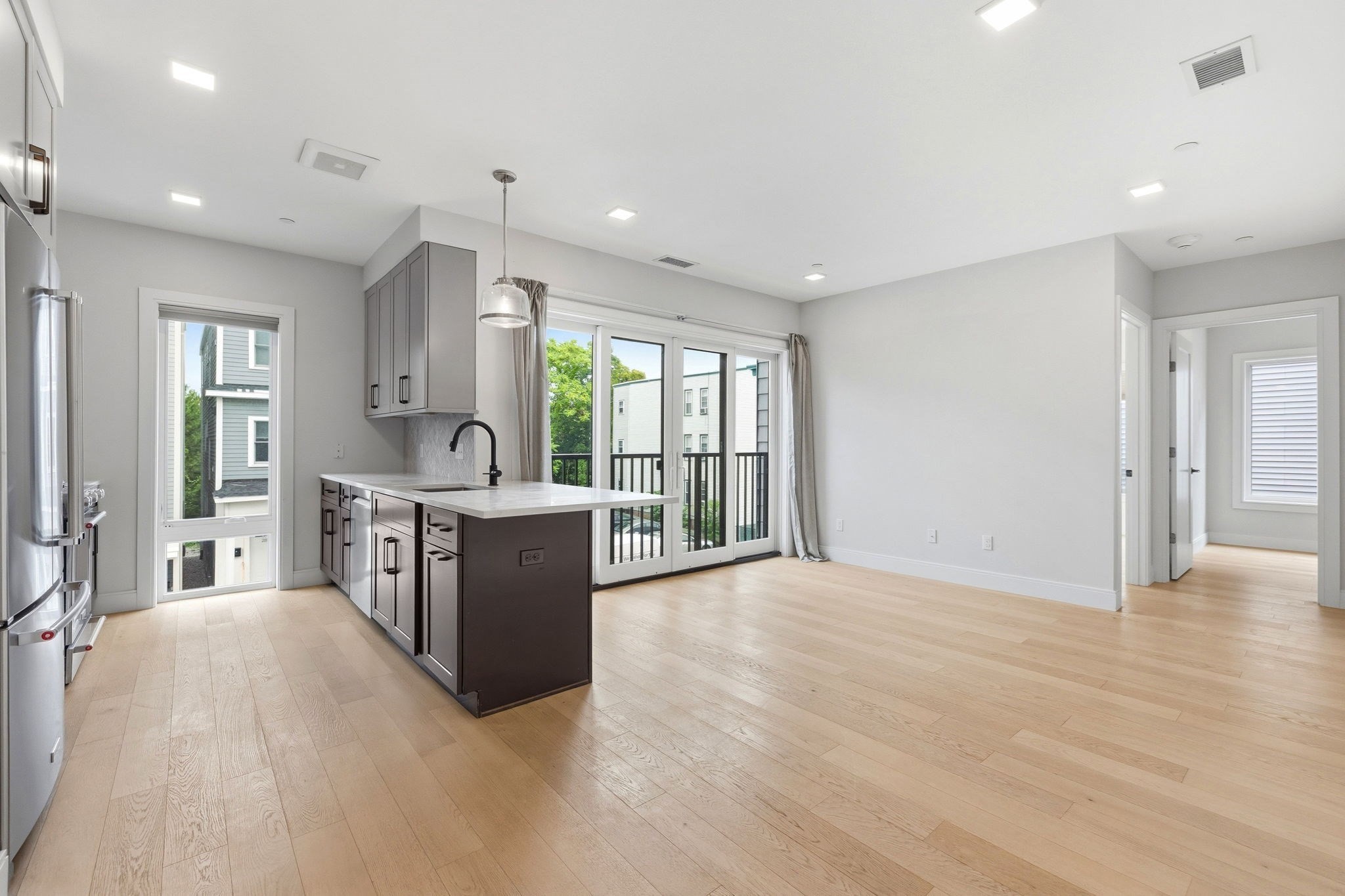 287 Maverick St # U202