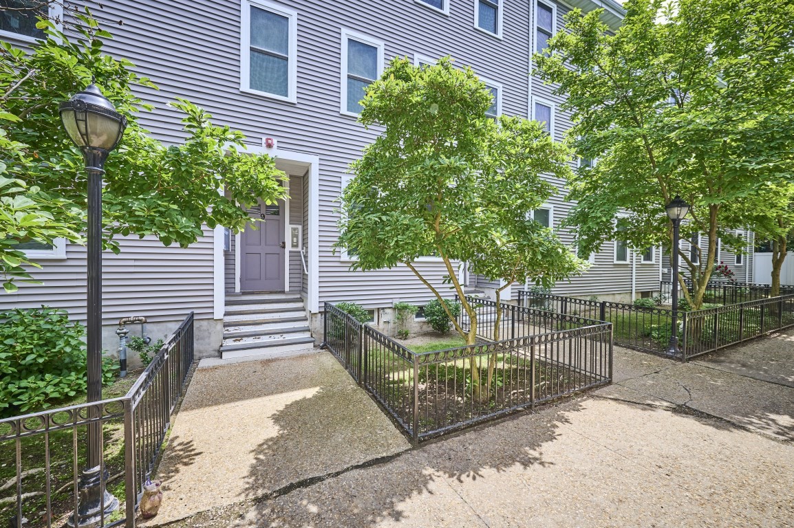 9 Mullins Ct. # D