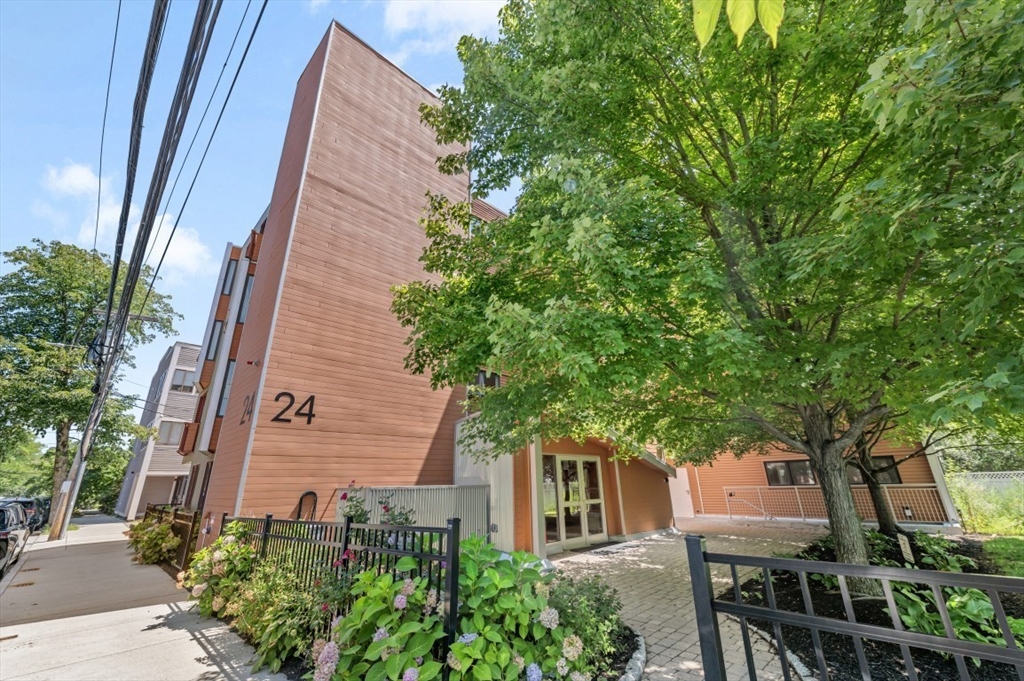 24 Bay State Rd # 5