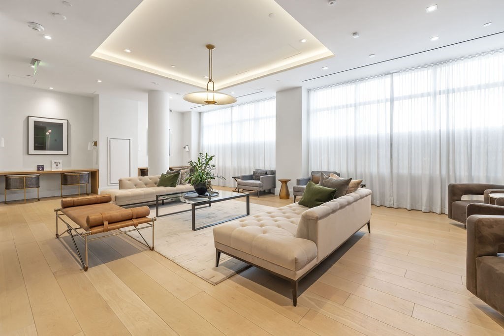 100 Shawmut Ave # 807 Unit: 8-807
