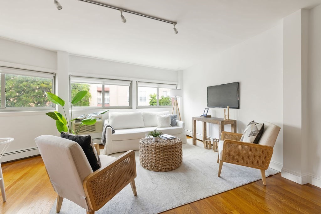 348 Franklin St # 3A