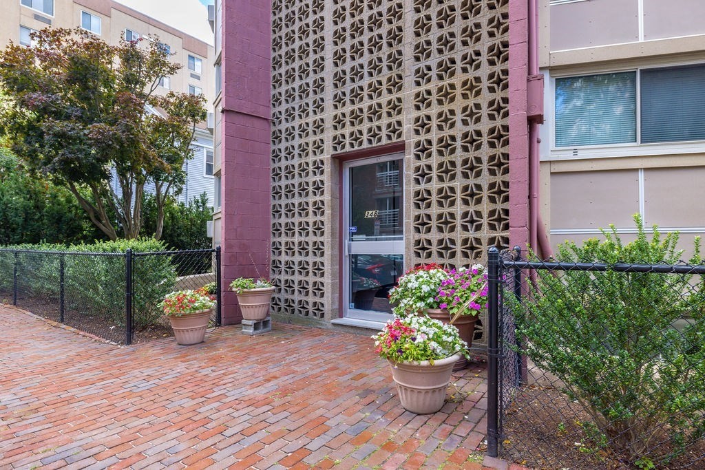 348 Franklin St # 3A