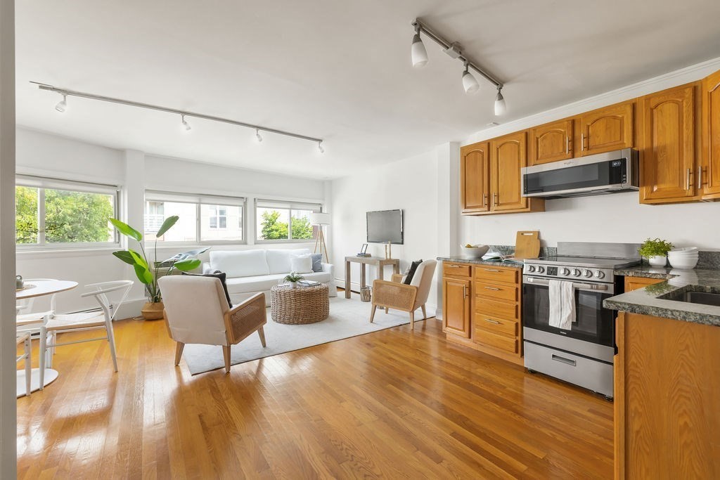 348 Franklin St # 3A